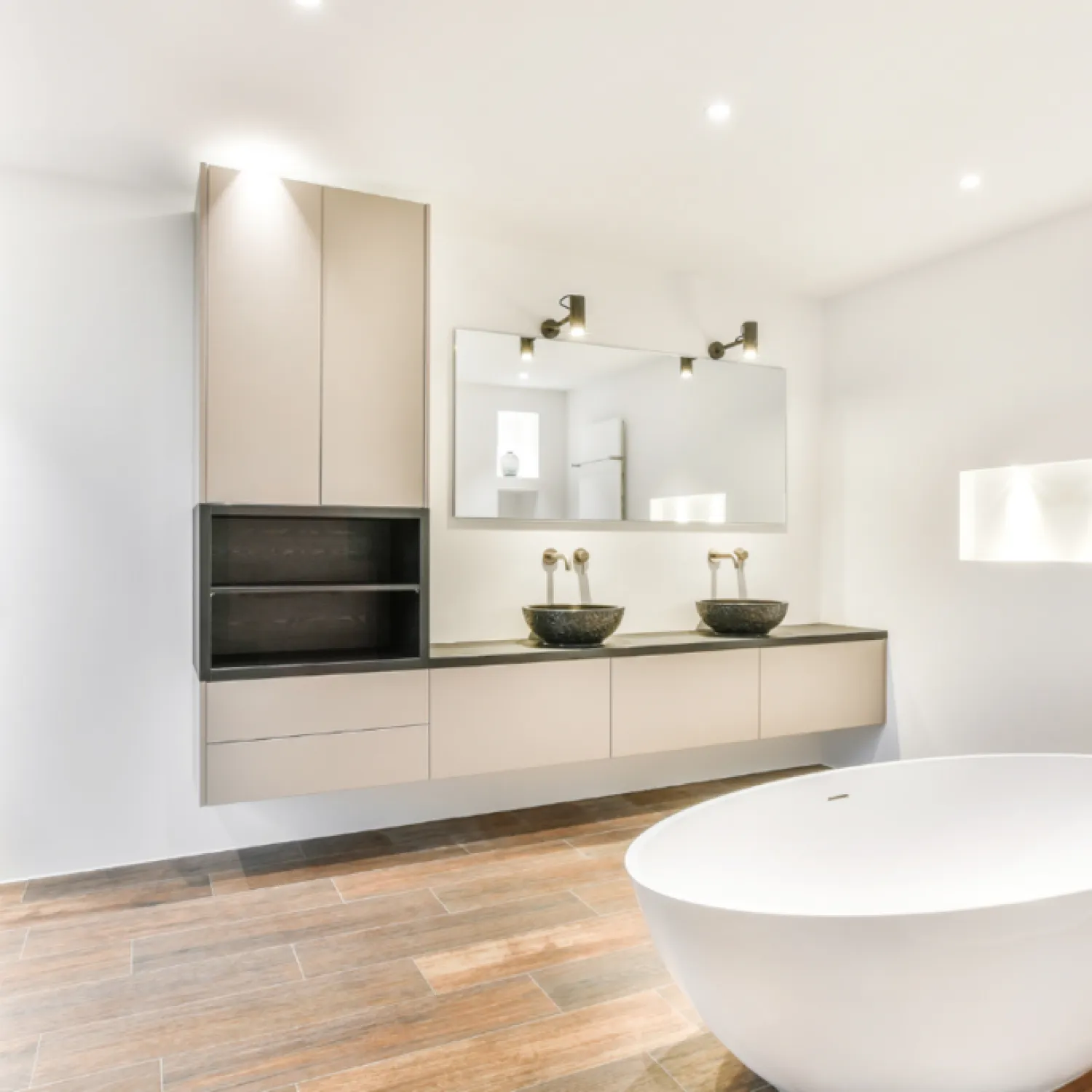 FRANK-HANDWERK: Maßgeschneiderte Badplanung und Badsanierung für ein modernes und individuelles Traumbad.