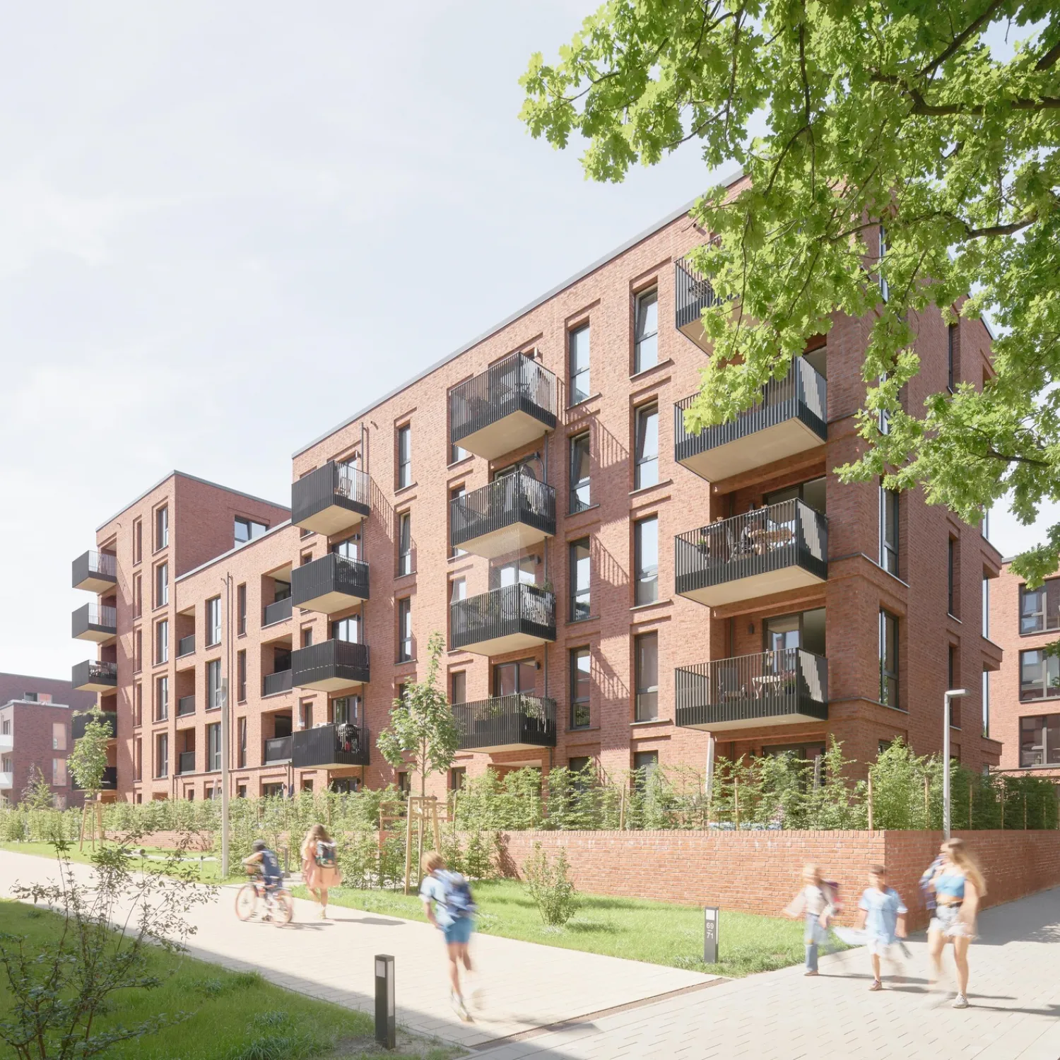 Mehrfamilienhaus mit moderner Fassade und Grünflächen als betreutes Objekt im Property Management von FRANK.