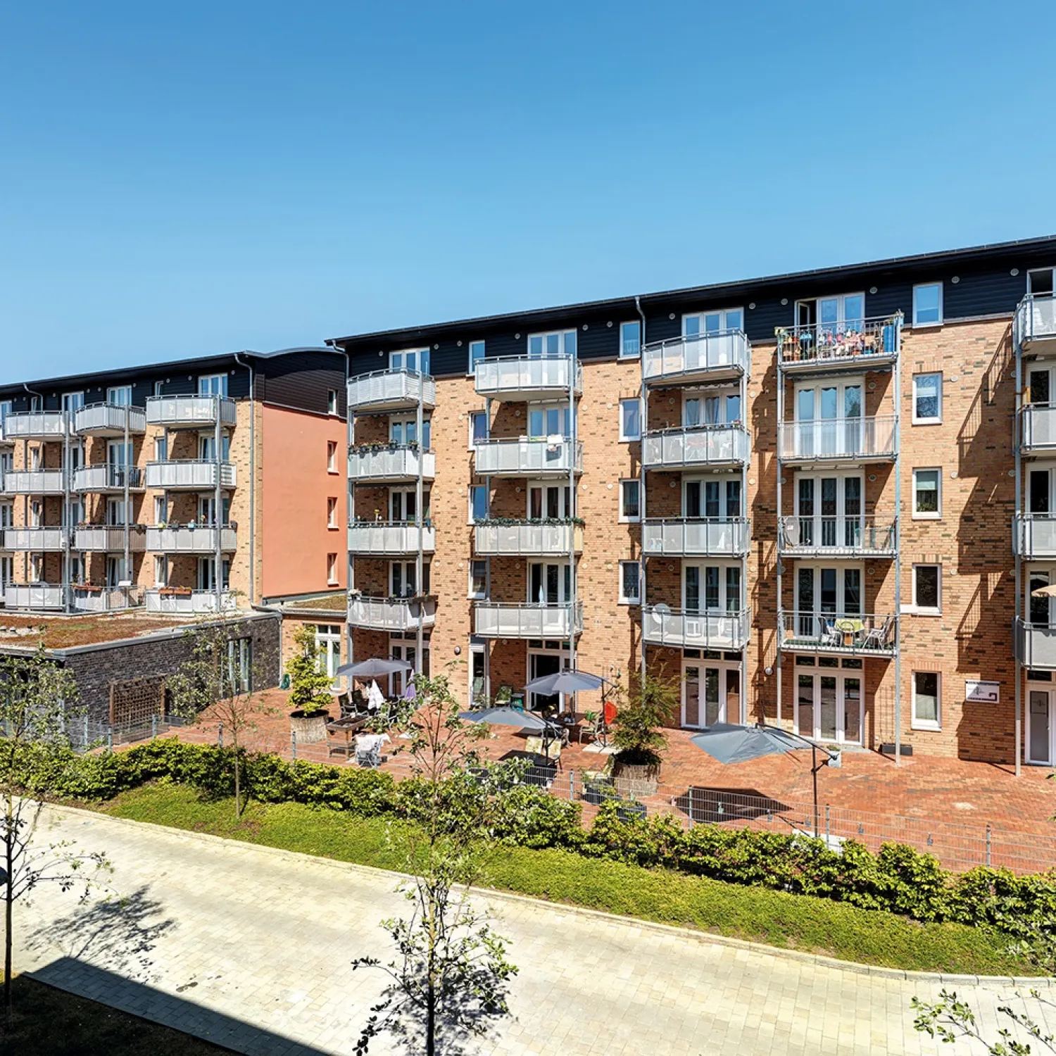 FRANK-Seniorenwohnen, barrierearme Wohnungen, buntes Mehrgenerationenleben und betreutes Wohnen. 