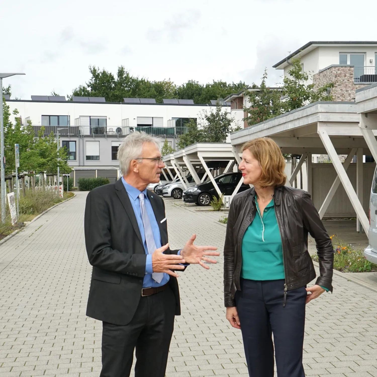 FRANK-Neubauprojekt in Wentorf: Bürgermeister Dirk Petersen besucht die neue Quartiersentwicklung.