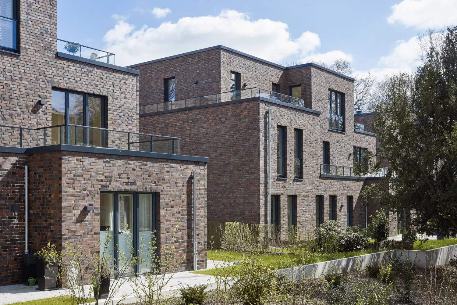 FRANK Services Development Im Alte Dorfe
