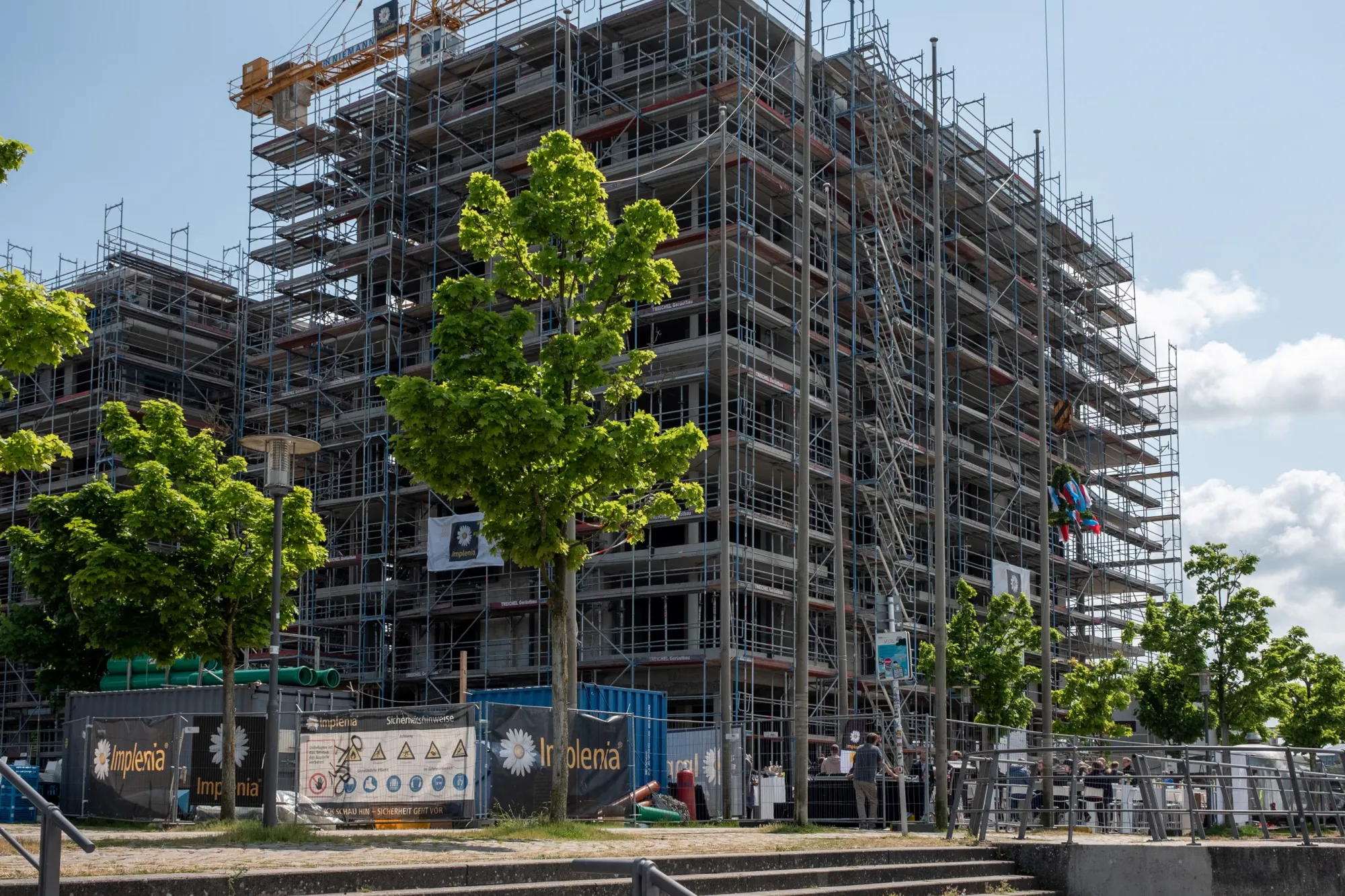 FRANK feiert Richtfest mit Partnern für 174 Wohnungen in der Kai-City